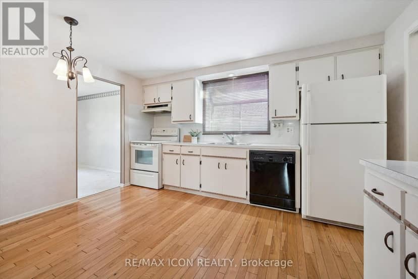 43 Lewis Crescent — photo 6 of 39