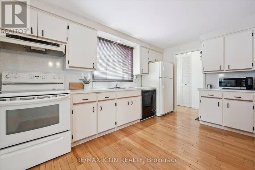 43 Lewis Crescent — photo 7 of 39