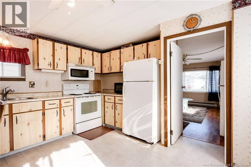 72 Violet Street — photo 11 of 27