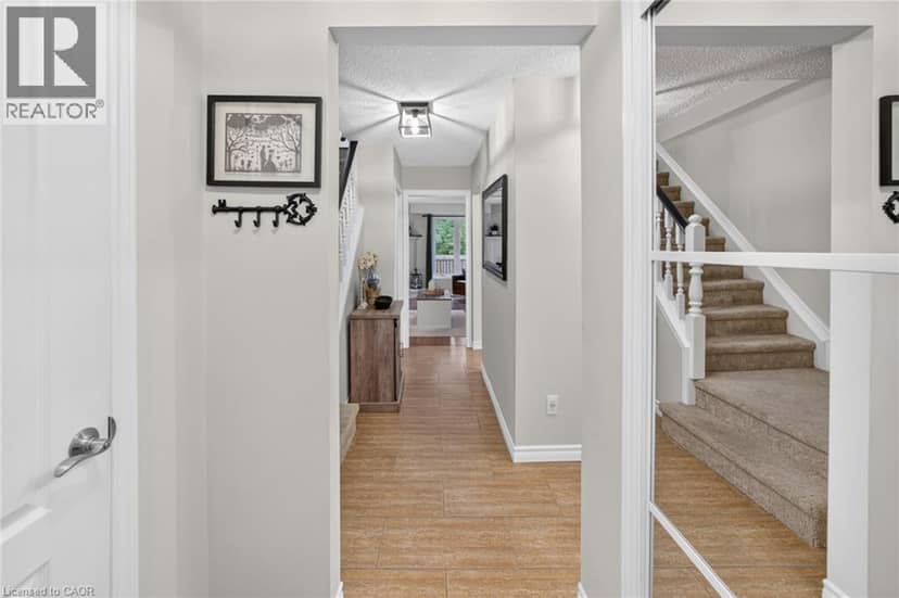 2 CINDY Avenue — photo 4 of 40