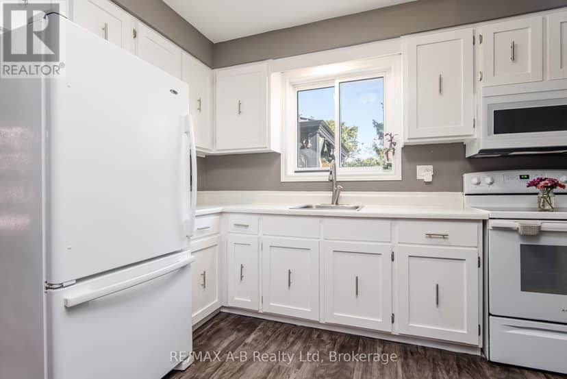254 Louise Street — photo 34 of 40