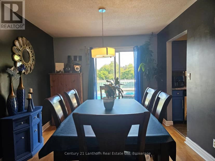 13 Loraine Avenue — photo 10 of 17