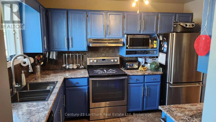 13 Loraine Avenue — photo 12 of 17