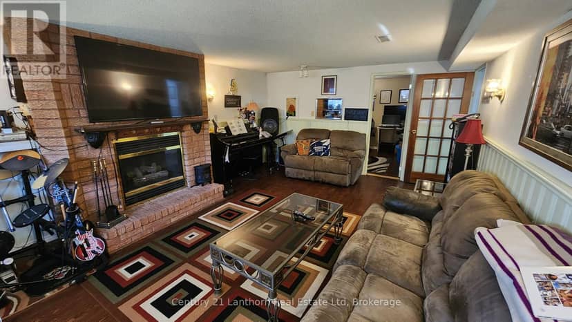 13 Loraine Avenue — photo 2 of 17
