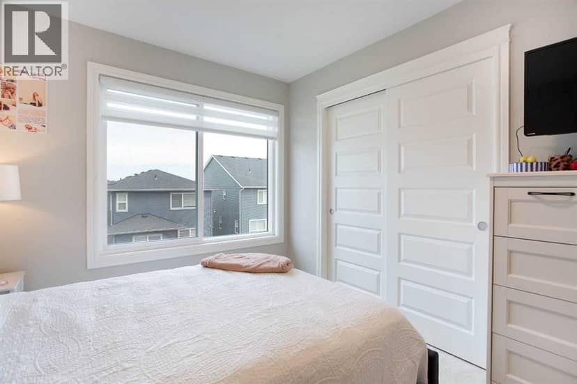 352 Creekrun Crescent SW — photo 13 of 35