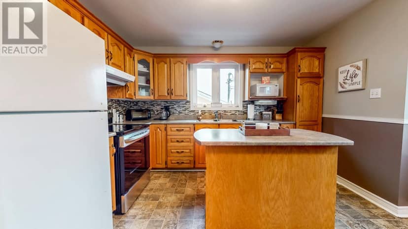 6 Greenspond Drive — photo 13 of 31