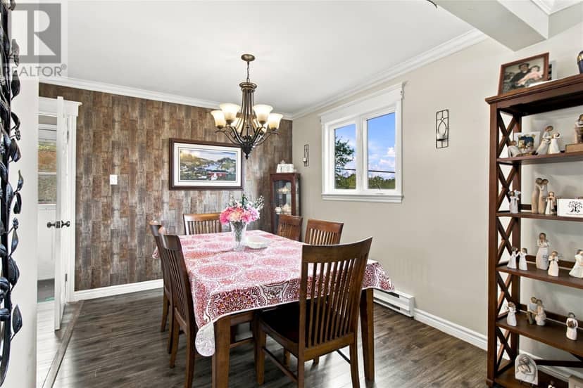 28 Courtney Street — photo 12 of 40