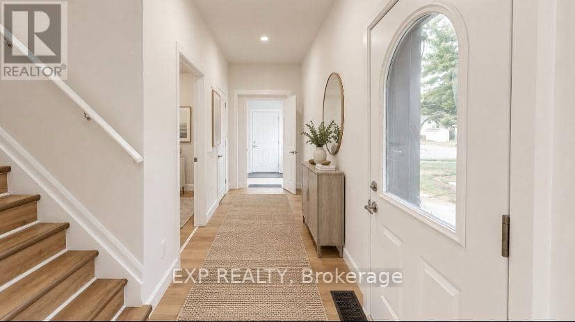 686 Elias Street, London East, photo 4
