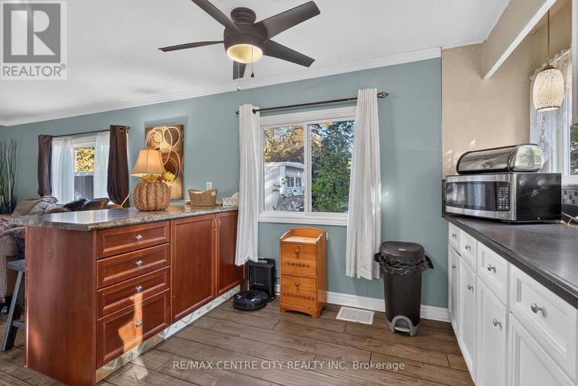 55 - 3100 Dorchester Road — photo 27 of 36