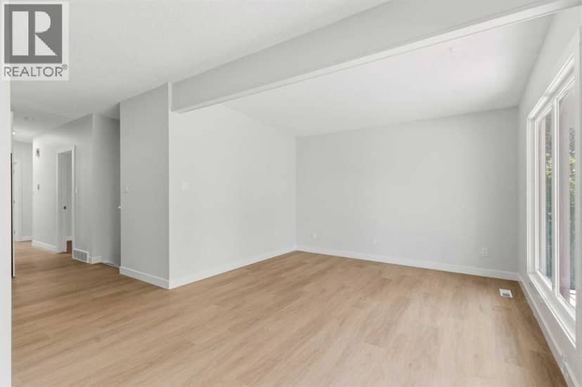 30 / 32 Dalton Bay NW, Calgary, photo 6