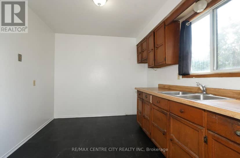 66 Inverary Road — photo 11 of 20