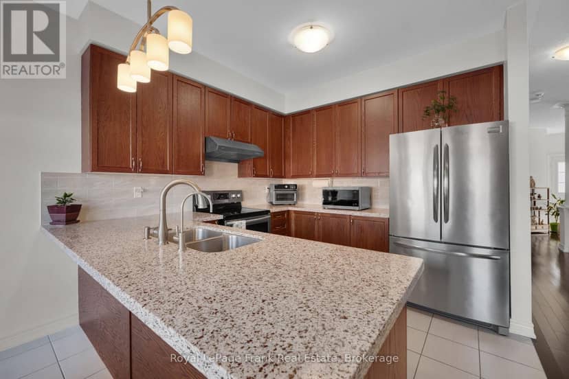 1523 Dunedin Crescent — photo 10 of 26