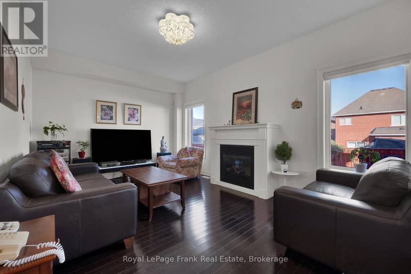 1523 Dunedin Crescent — photo 12 of 26