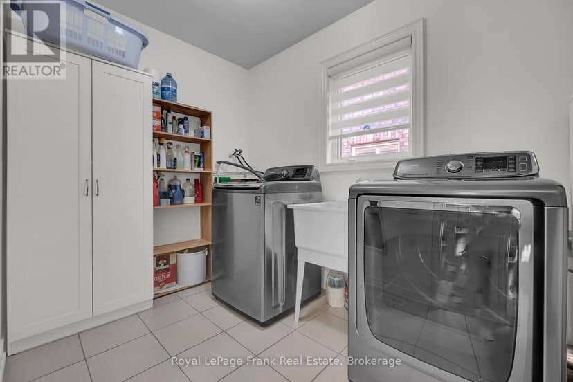 1523 Dunedin Crescent — photo 14 of 26