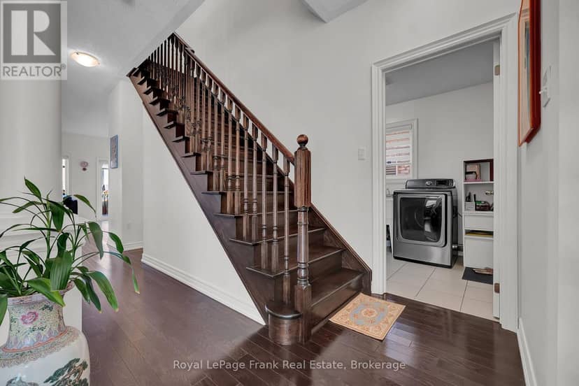 1523 Dunedin Crescent — photo 15 of 26