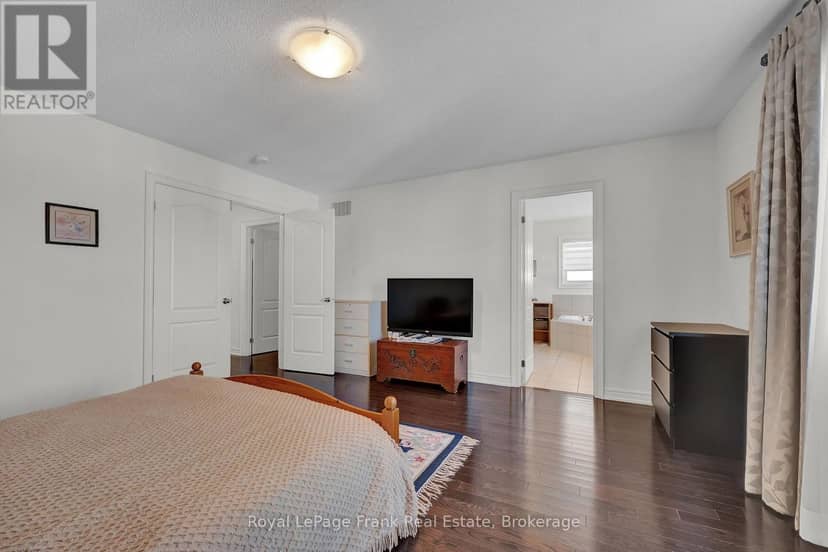 1523 Dunedin Crescent — photo 17 of 26
