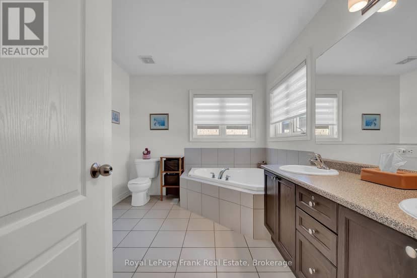 1523 Dunedin Crescent — photo 18 of 26