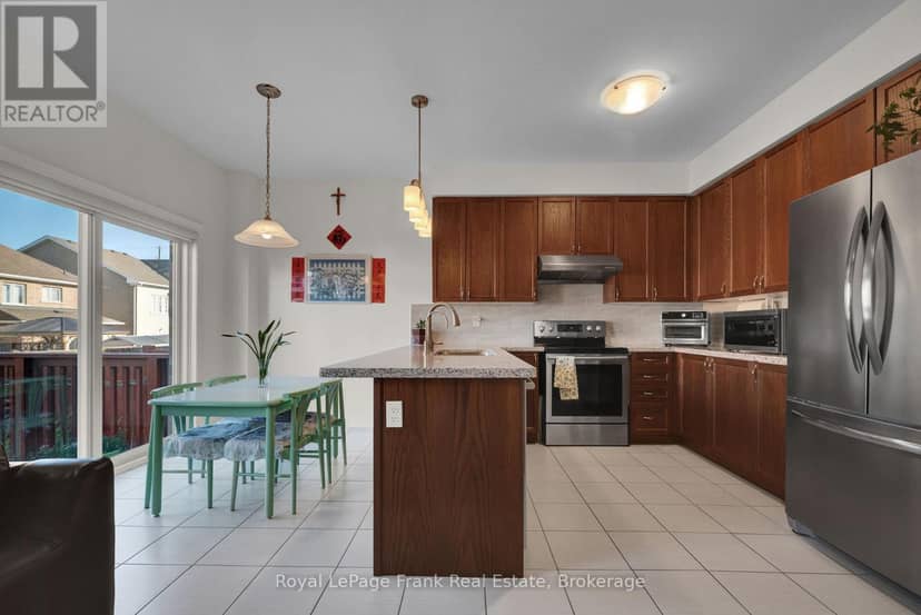 1523 Dunedin Crescent — photo 9 of 26