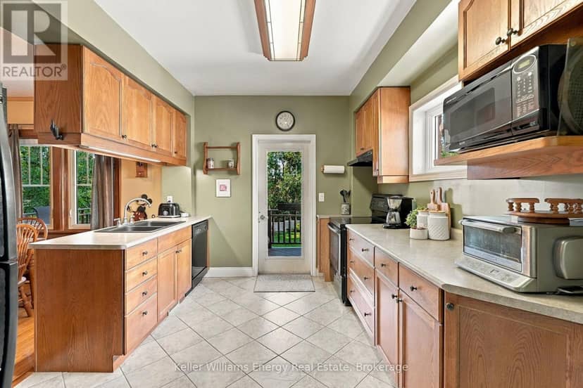 256 Grooms Avenue — photo 10 of 40
