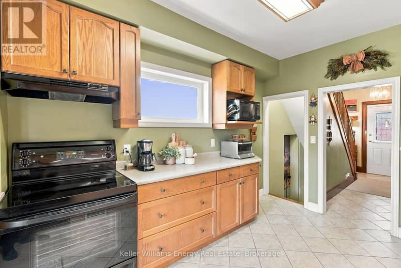 256 Grooms Avenue — photo 11 of 40