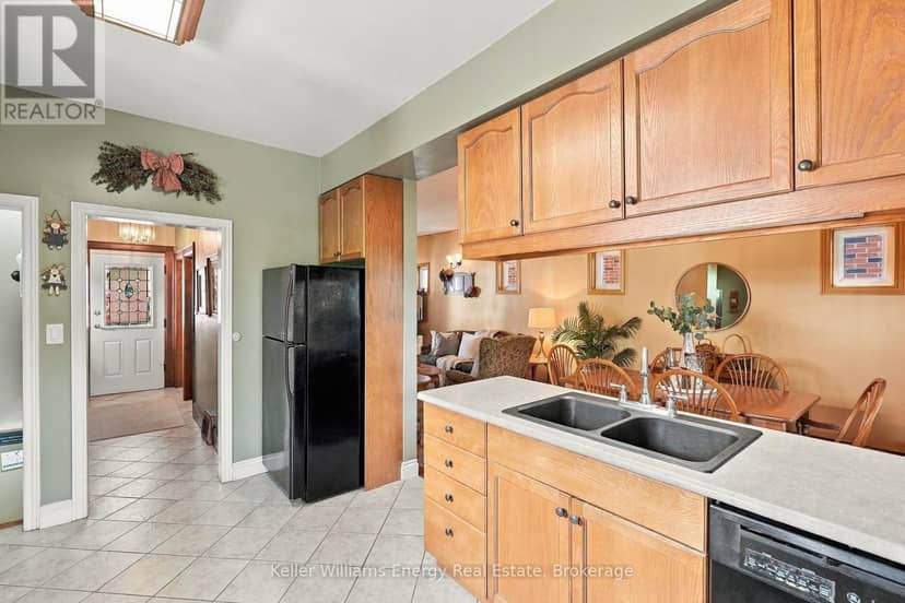 256 Grooms Avenue — photo 12 of 40