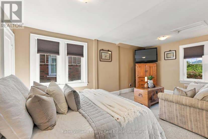 256 Grooms Avenue — photo 15 of 40