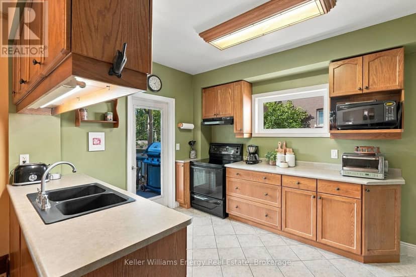 256 Grooms Avenue — photo 9 of 40