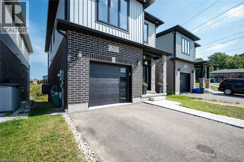 904 CHAPEL HILL Court, Kitchener