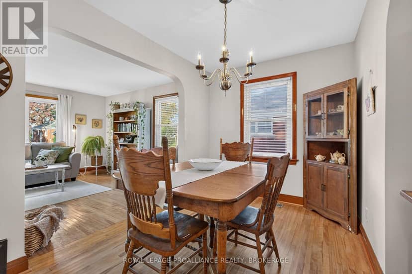 917 Victoria Street — photo 11 of 40