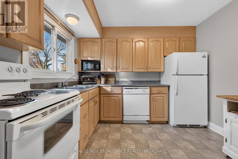 917 Victoria Street — photo 31 of 40