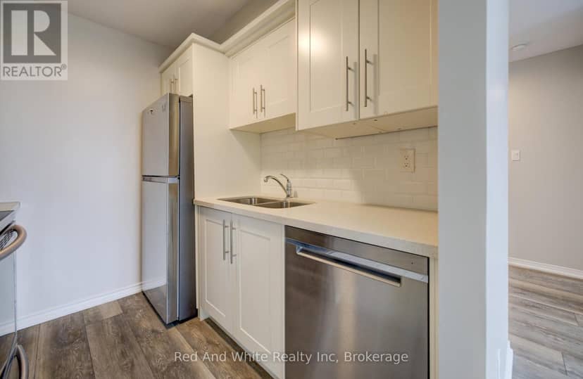 802 - 1414 King Street E — photo 13 of 40