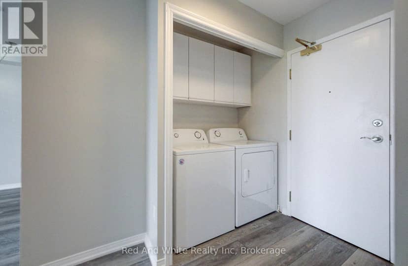 802 - 1414 King Street E — photo 9 of 40