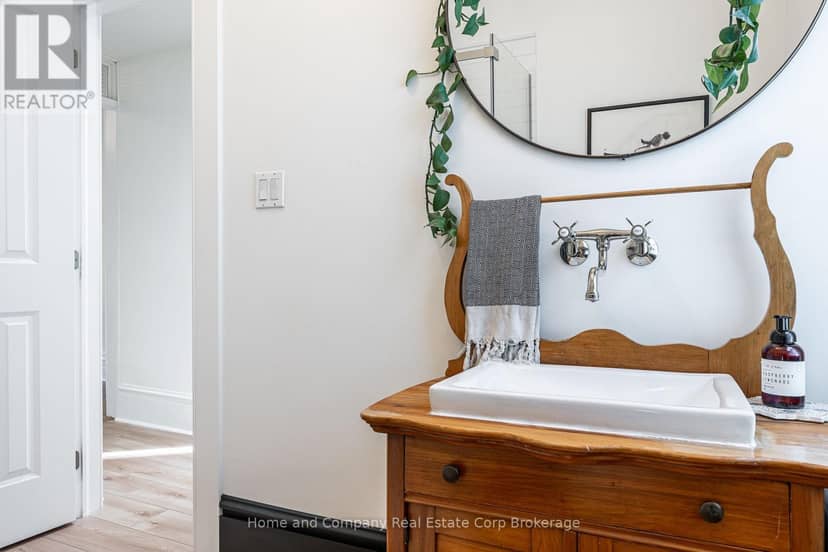 18 Robinson Street — photo 12 of 40