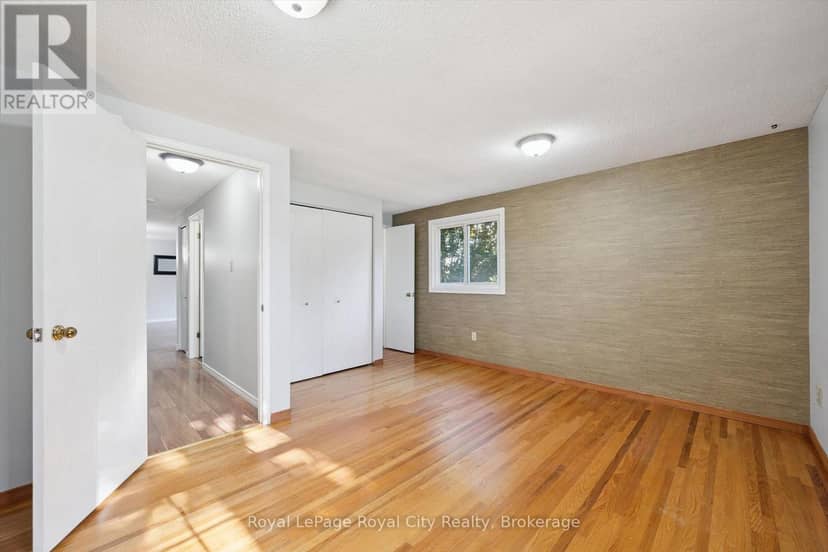 48 - 129 Victoria Road N — photo 20 of 32