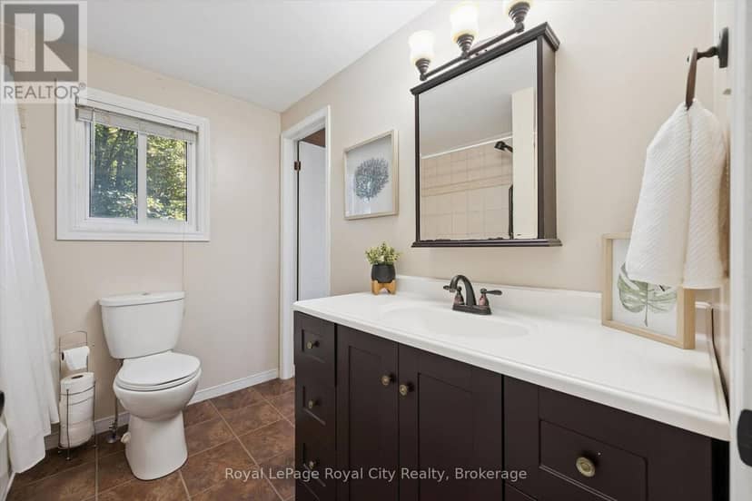 48 - 129 Victoria Road N — photo 21 of 32