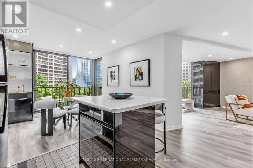 1008 - 33 Harbour Square — photo 13 of 40