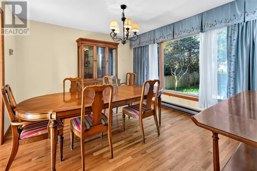 4 Inverness Place — photo 14 of 40