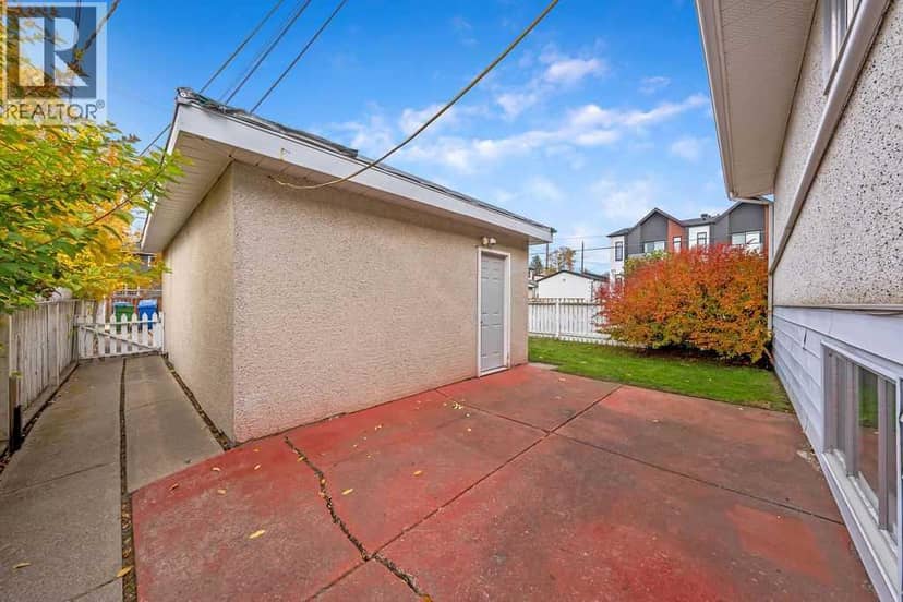 5415 5 Street SW — photo 34 of 37