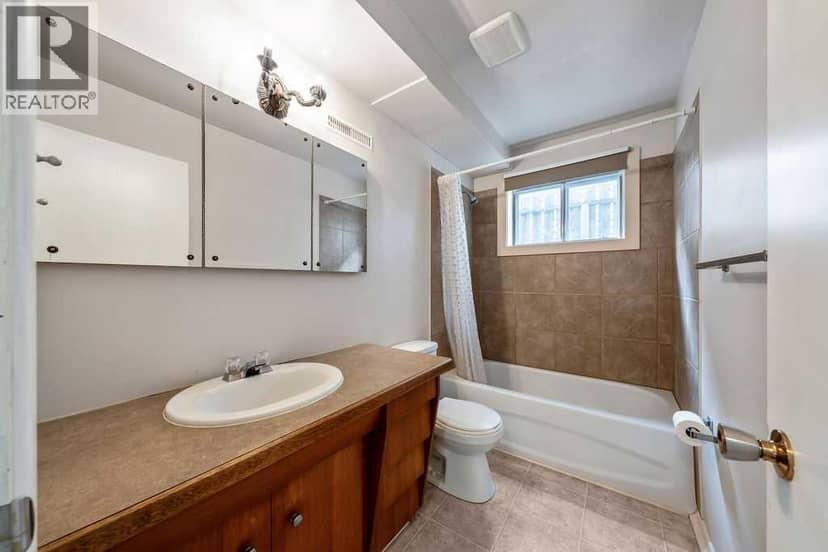 5415 5 Street SW — photo 27 of 37