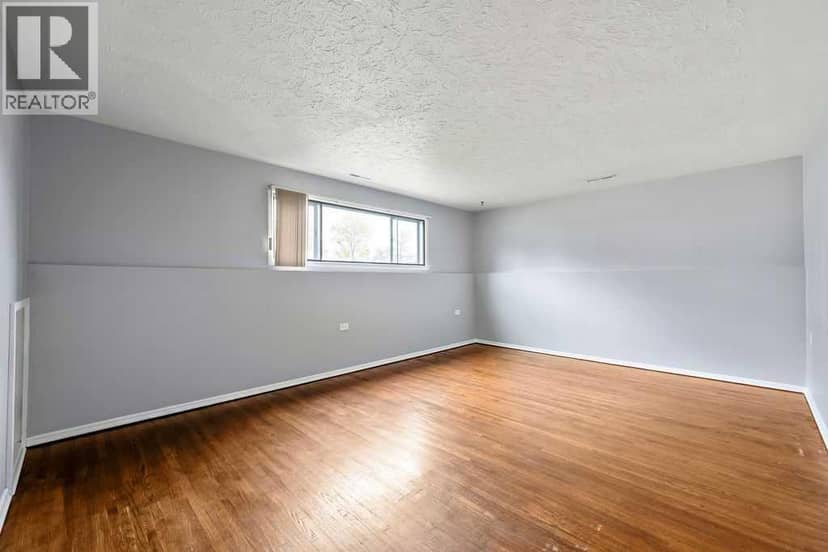 5415 5 Street SW — photo 19 of 37
