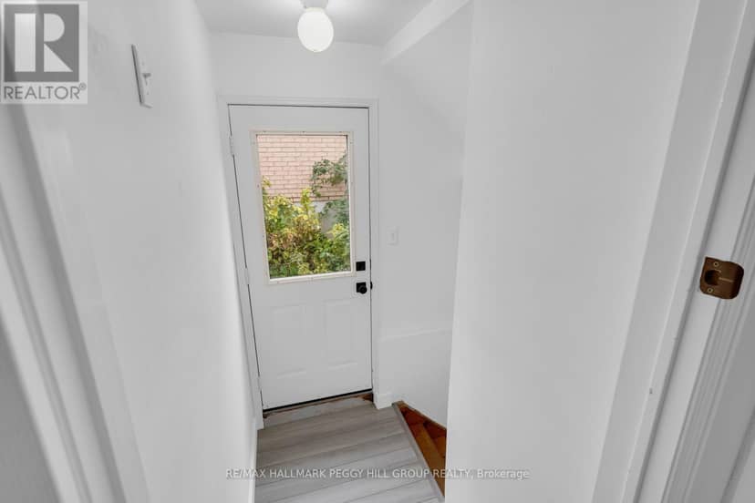 10 Kate Aitken Crescent — photo 14 of 20