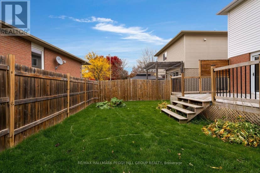 10 Kate Aitken Crescent — photo 15 of 20