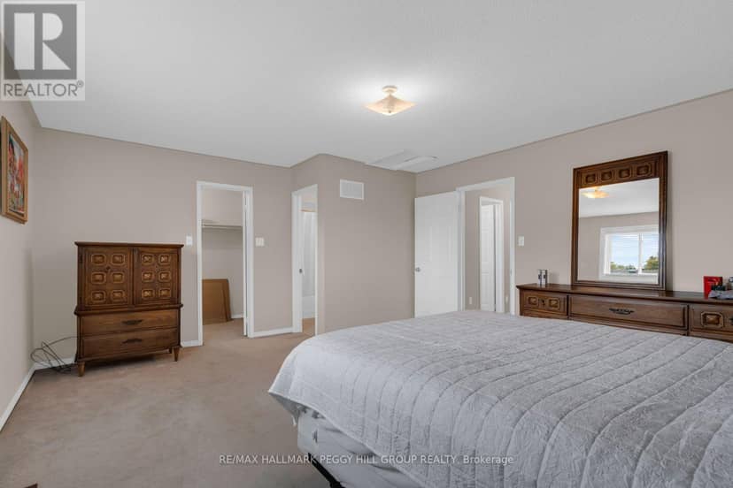 10 Kate Aitken Crescent — photo 9 of 20