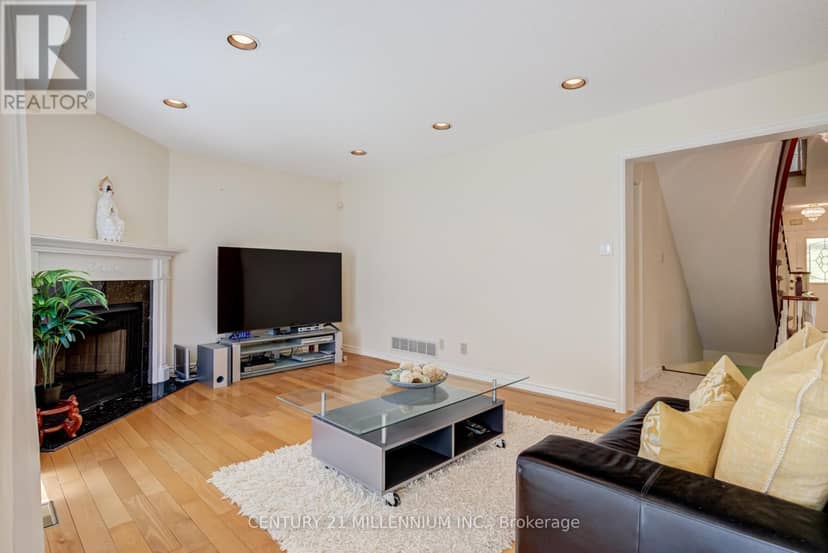 50 Piccadilly Road — photo 15 of 40
