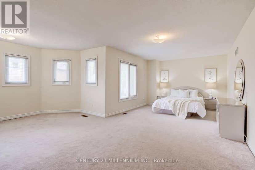 50 Piccadilly Road — photo 26 of 40