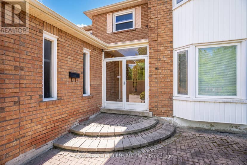 50 Piccadilly Road, Richmond Hill, photo 3