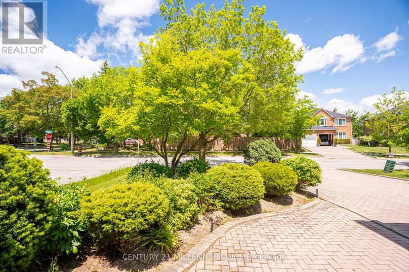 50 Piccadilly Road, Richmond Hill, photo 4