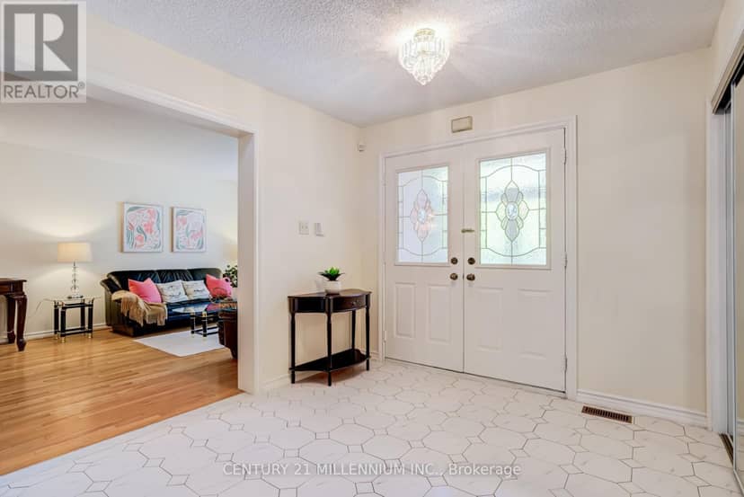 50 Piccadilly Road, Richmond Hill, photo 5