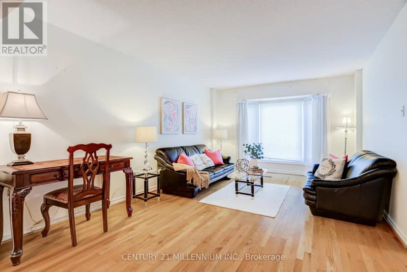 50 Piccadilly Road, Richmond Hill, photo 8