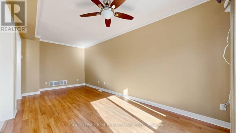 668 Madame Street — photo 11 of 40
